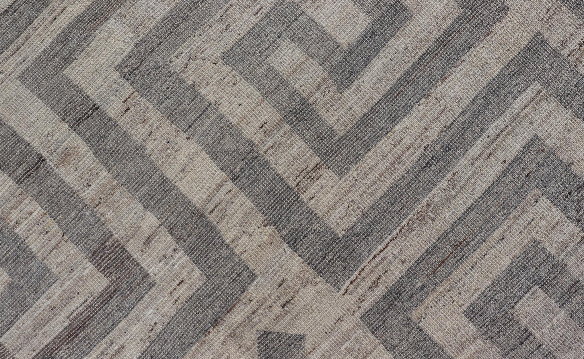 The Moderns Rug Khot/One en laine, noué à la main, avec motifs subgéométriques et clés grecques en vente 7