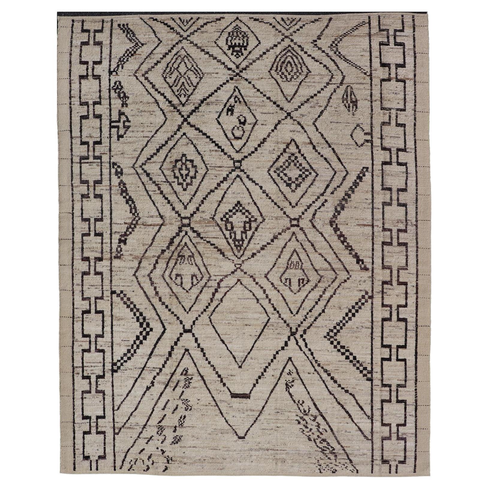 Keivan Woven Arts Marokkanischer Teppich aus handgeknüpfter Wolle in Creme und D. A. Brown