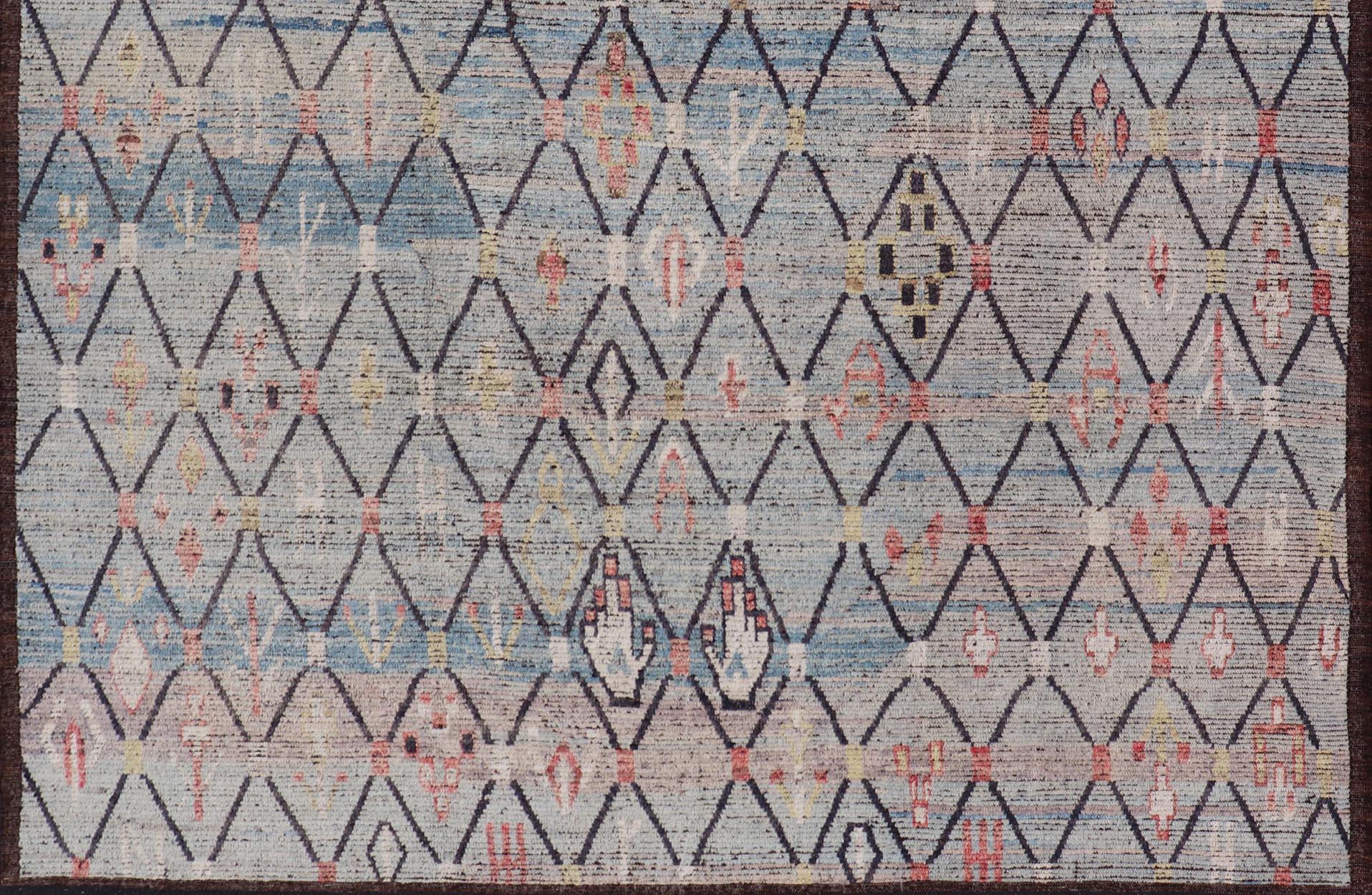 Moderner marokkanischer Teppich von Keivan Woven Arts, gewebt, mit geometrischem Allover-Design im Angebot 3