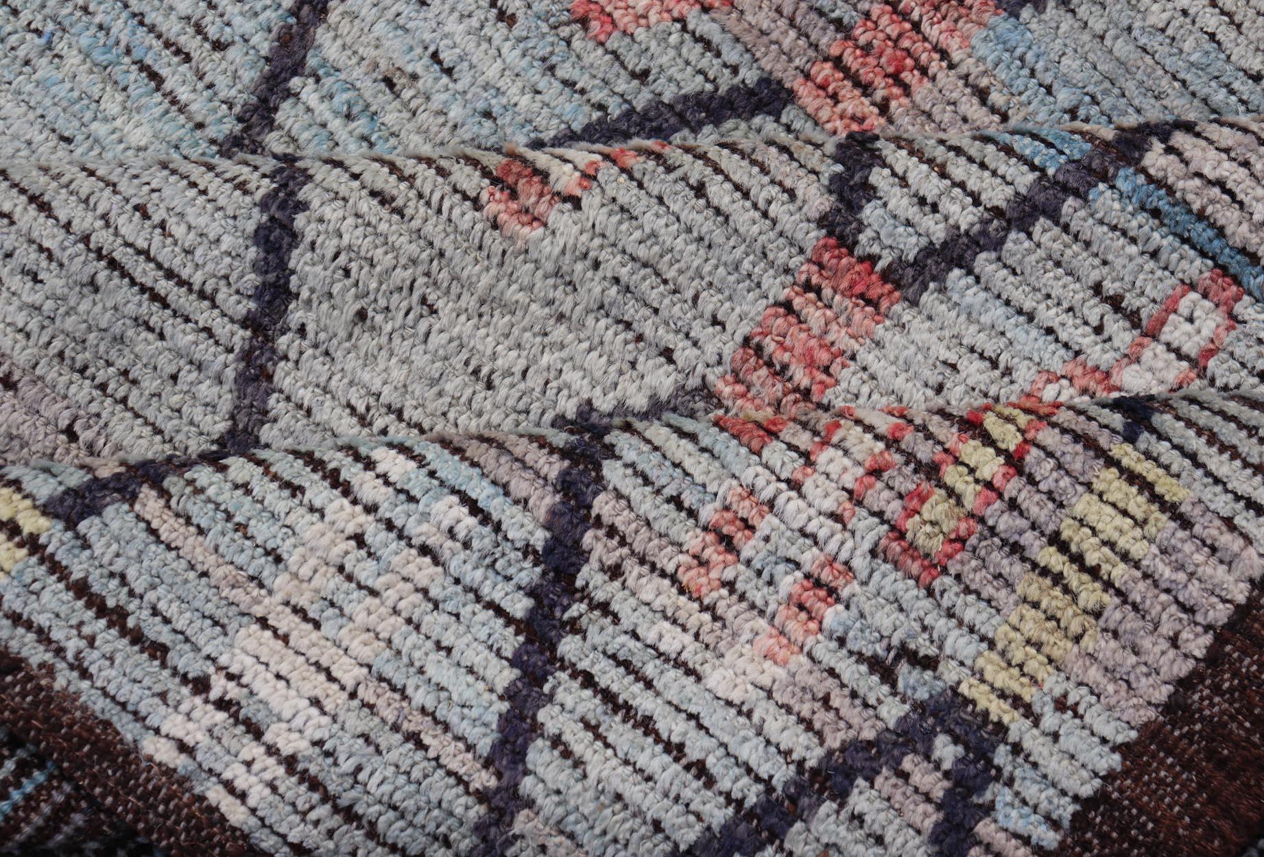 Moderner marokkanischer Teppich von Keivan Woven Arts, gewebt, mit geometrischem Allover-Design im Angebot 5
