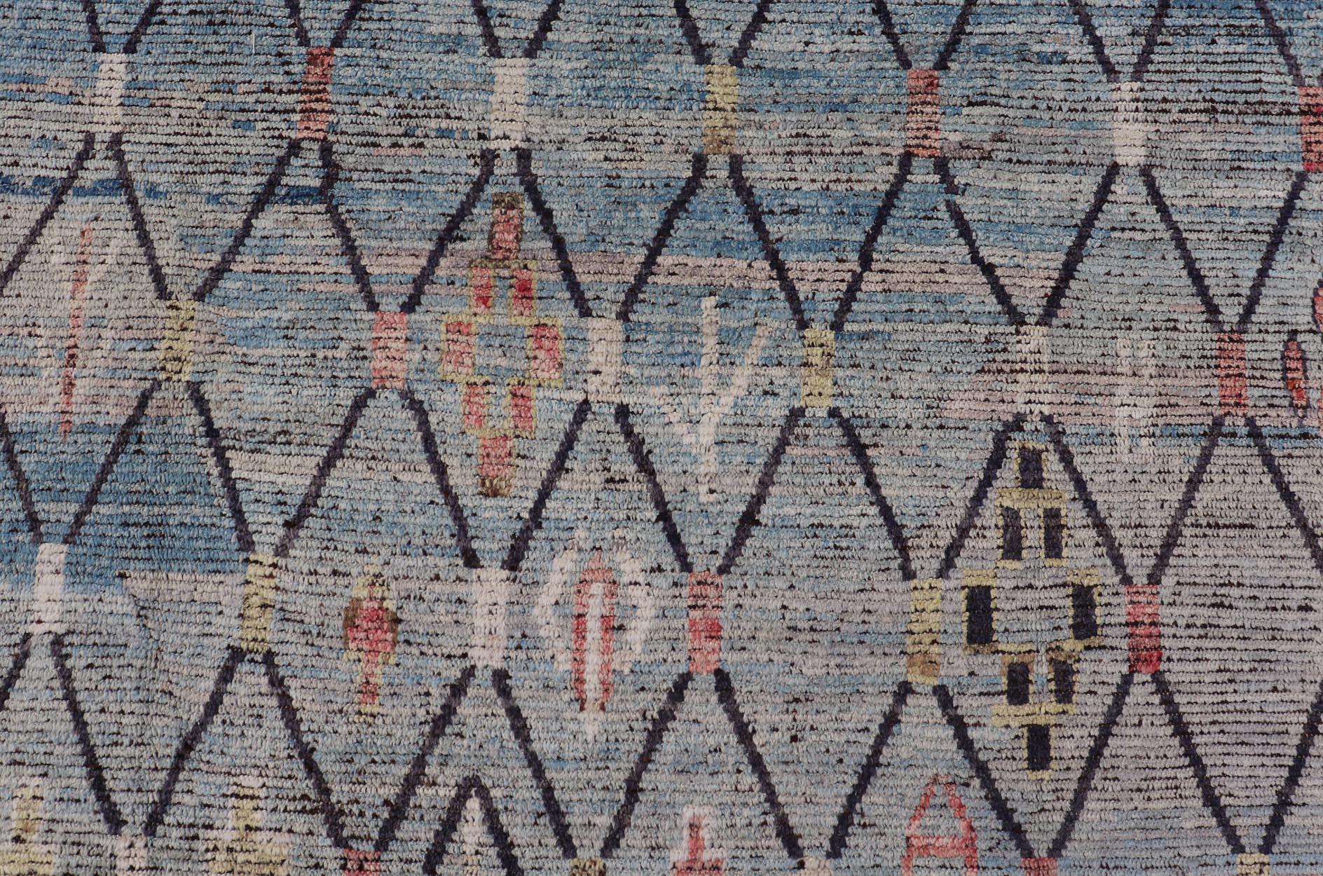 Moderner marokkanischer Teppich von Keivan Woven Arts, gewebt, mit geometrischem Allover-Design (Afghanisch) im Angebot