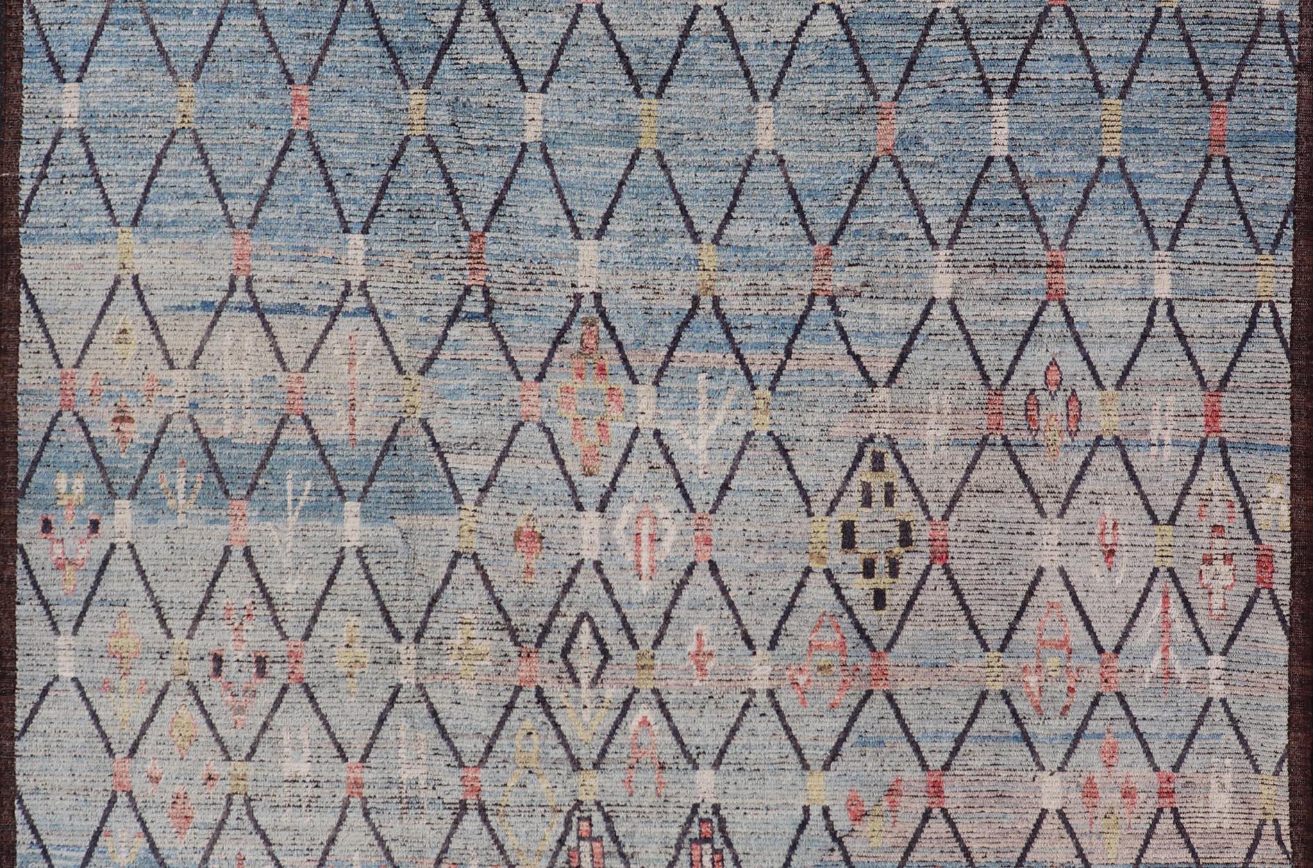 Moderner marokkanischer Teppich von Keivan Woven Arts, gewebt, mit geometrischem Allover-Design im Angebot 2