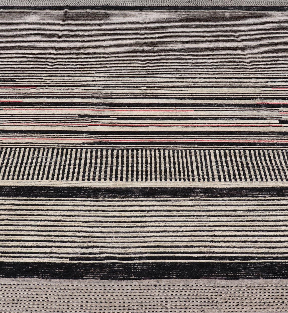 Moderner handgeknüpfter Teppich aus Wolle mit abstraktem, linearem Design in Schwarz und Elfenbein im Angebot 5