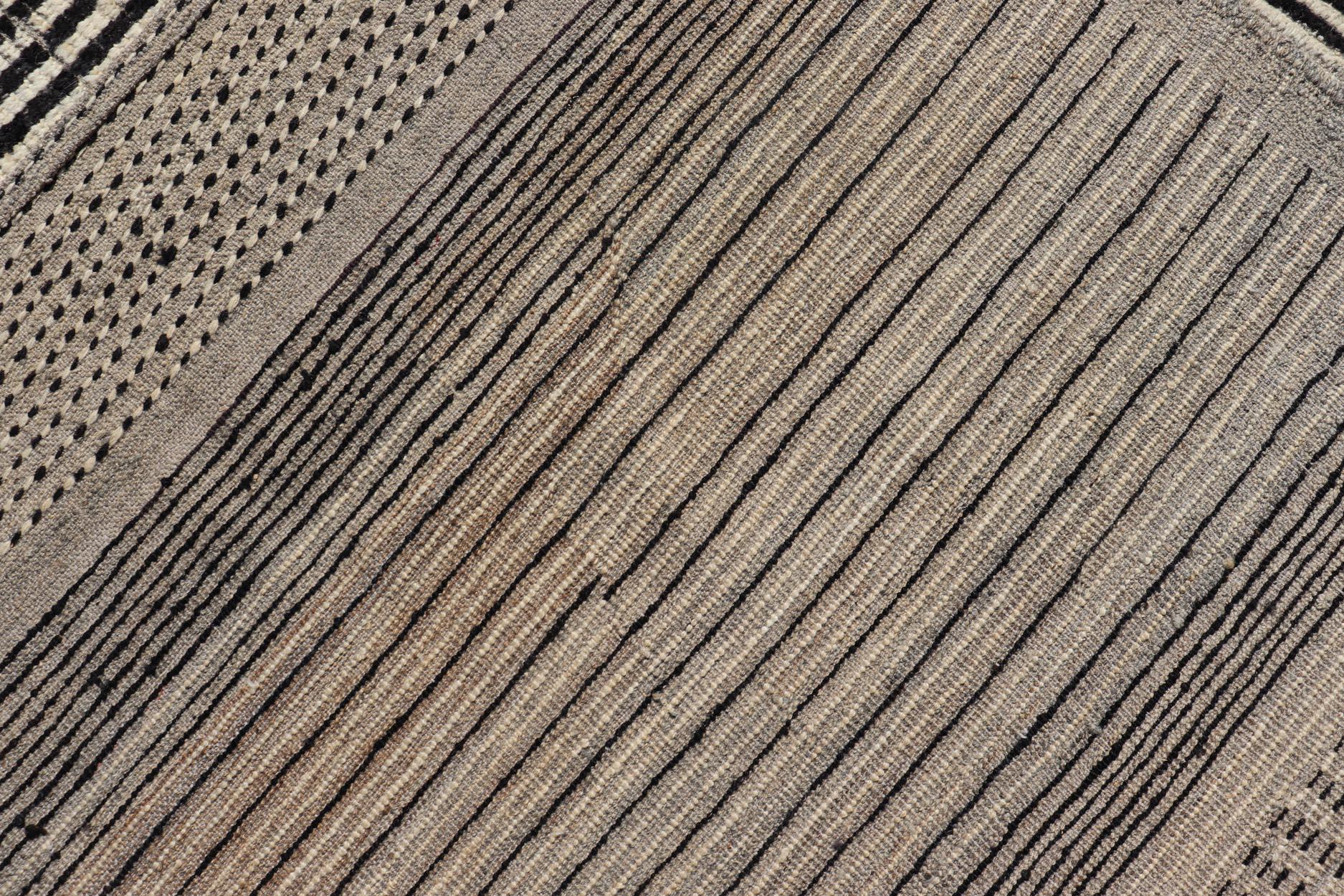 Moderner handgeknüpfter Teppich aus Wolle mit abstraktem, linearem Design in Schwarz und Elfenbein im Angebot 8