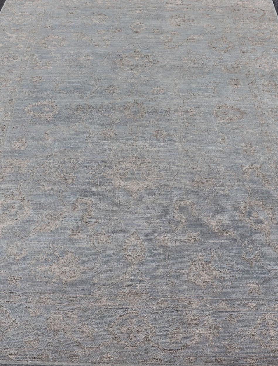 Alfombra moderna anudada a mano en lana con diseño floral en azul y gris 6' x 9' en venta 2
