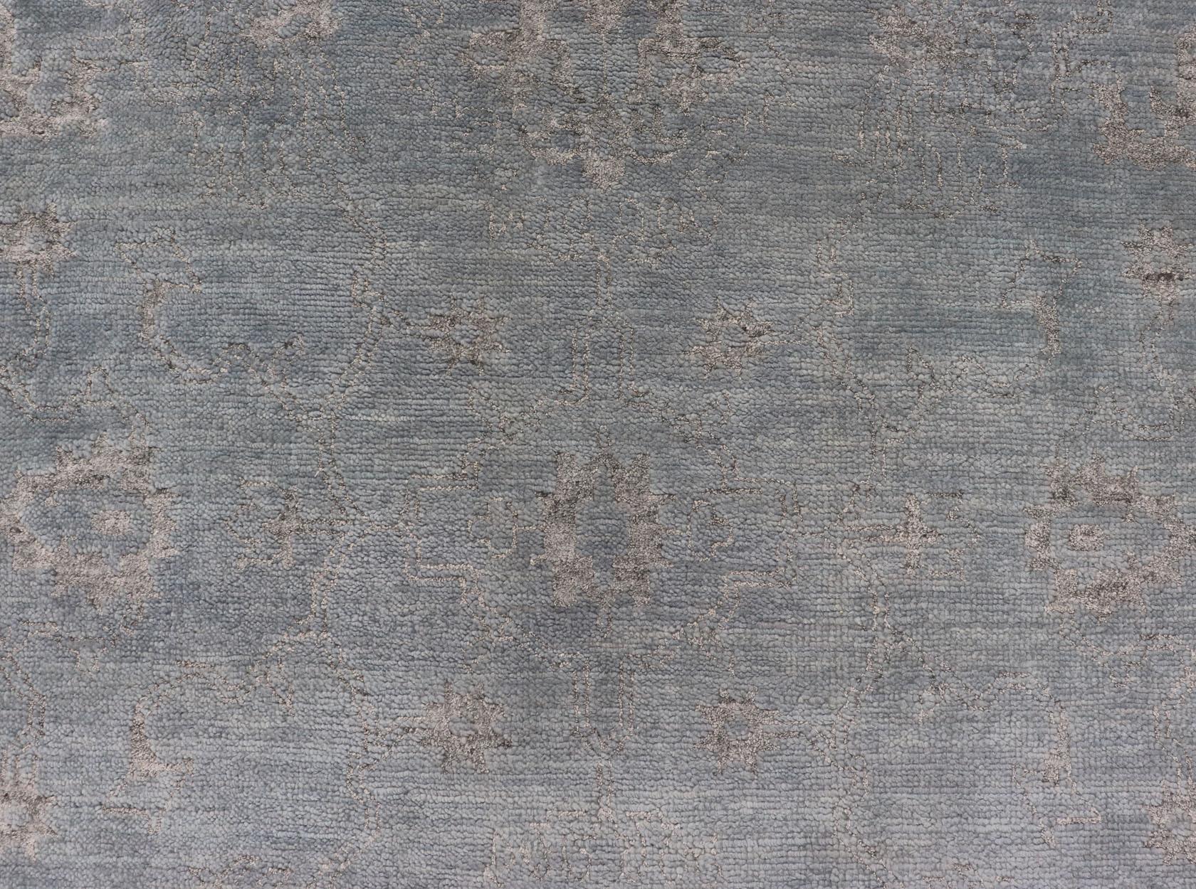 Alfombra moderna anudada a mano en lana con diseño floral en azul y gris 6' x 9' en venta 4