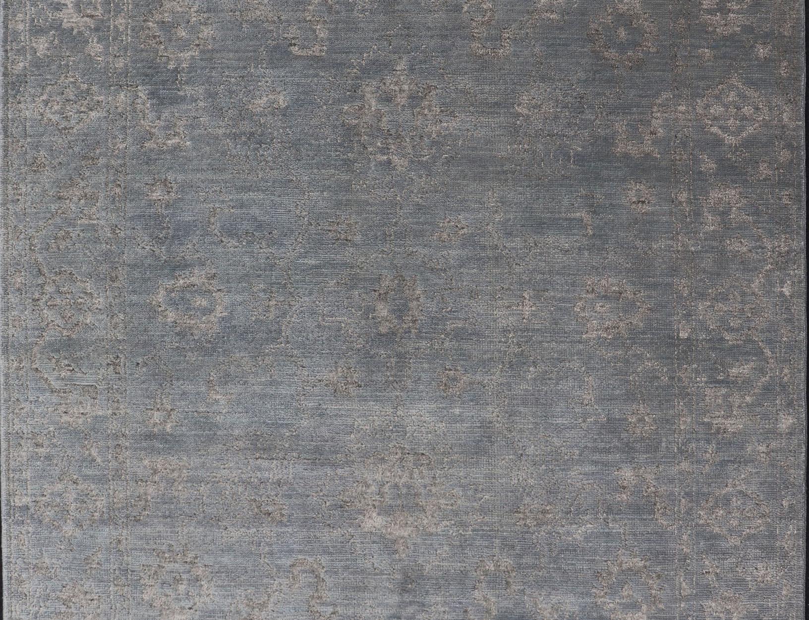 Alfombra moderna anudada a mano en lana con diseño floral en azul y gris 6' x 9' en Excelente estado para la venta en Atlanta, GA