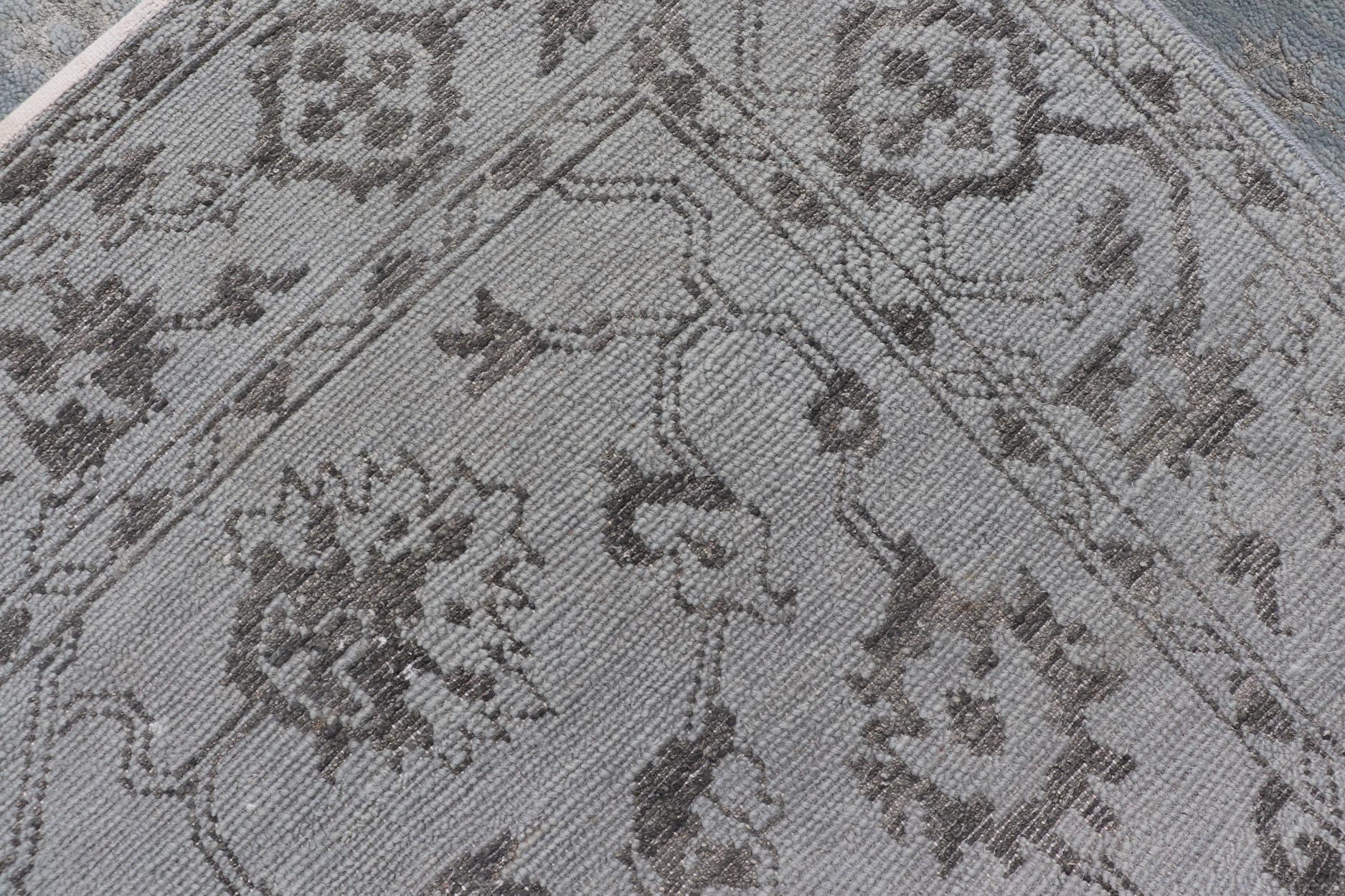 Alfombra moderna anudada a mano en lana con diseño floral en azul y gris 6' x 9' Lana en venta
