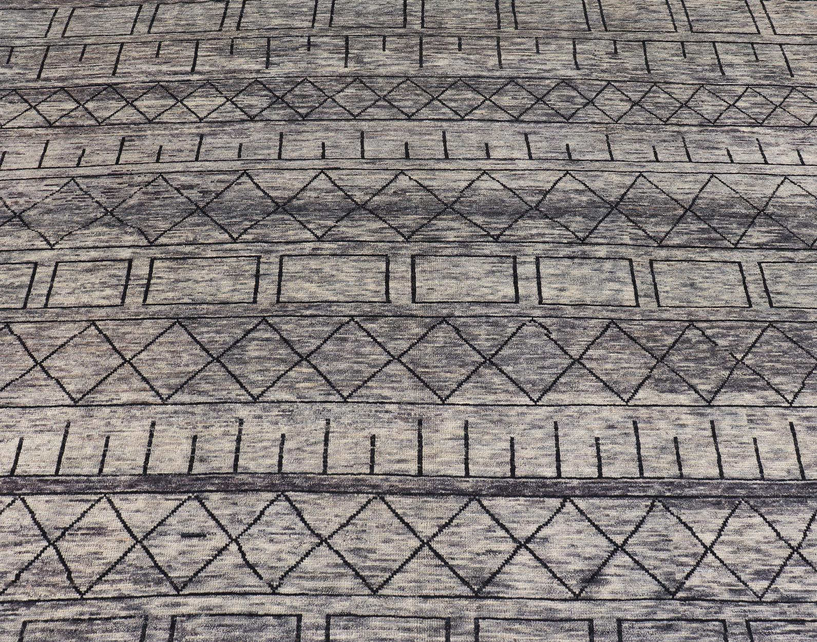 Modern Hand-Knotted Rug in Wool with Geometric Design in Black and Gray Tones In Excellent Condition For Sale In Atlanta, GA
