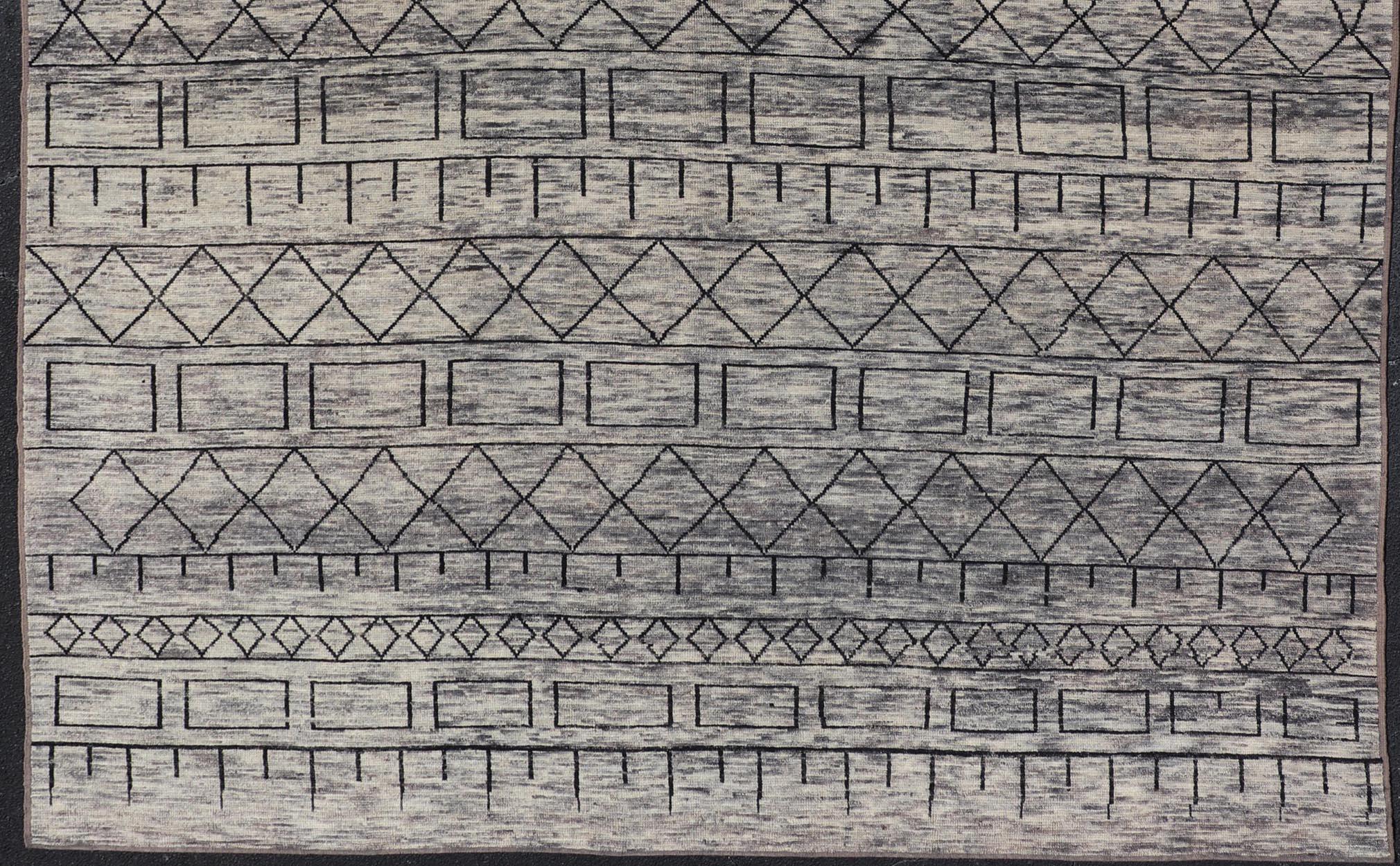 Modern Hand-Knotted Rug in Wool with Geometric Design in Black and Gray Tones For Sale 2