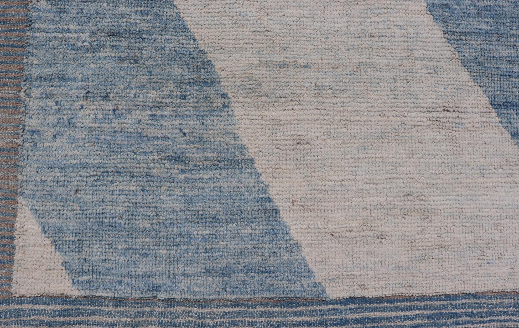 Modern Hand-Knotted Rug in Wool with Modern Design in Blue and Cream In New Condition In Atlanta, GA
