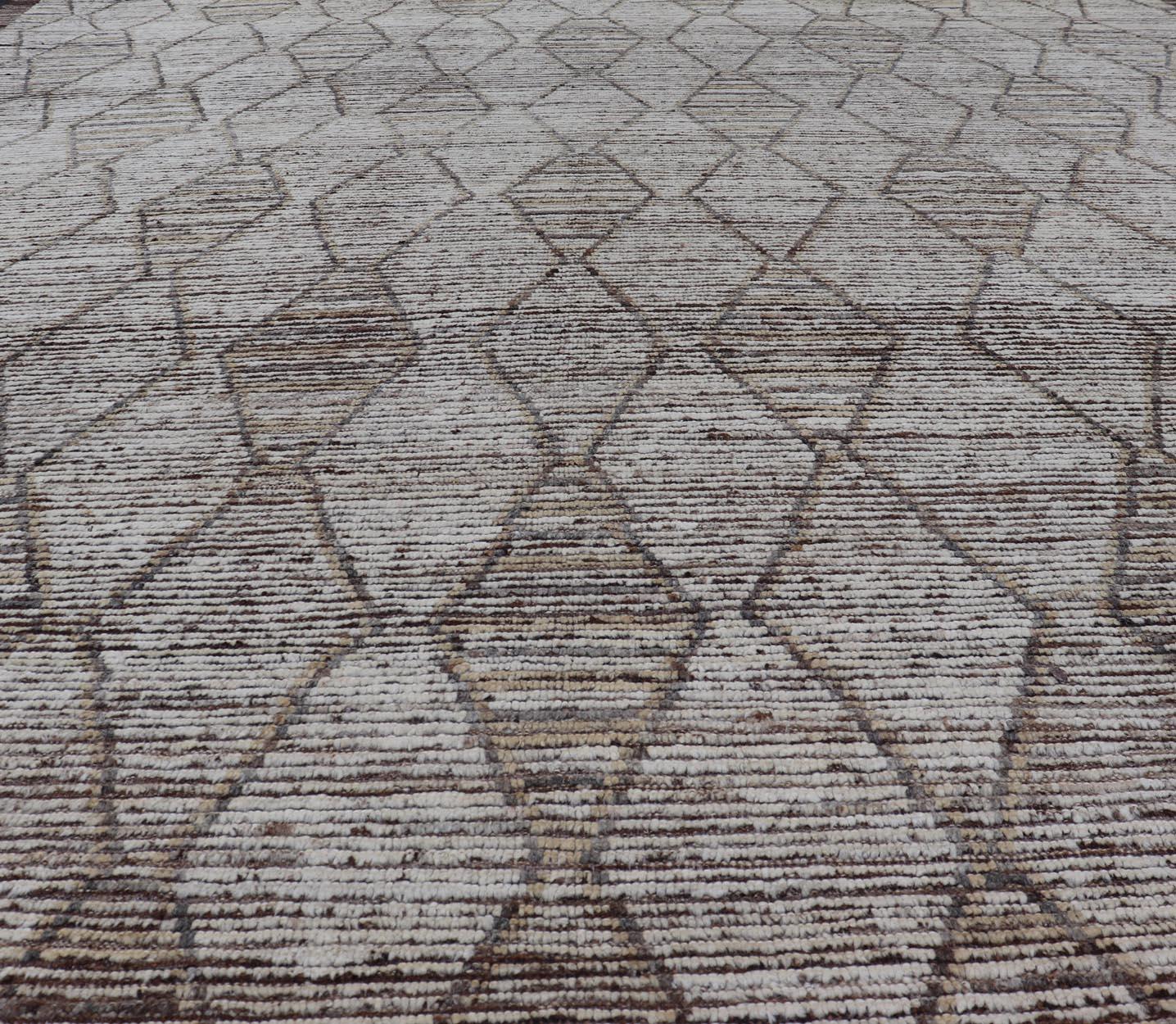 Modern Hand-Knotted Rug in Wool with Sub-Geometric Diamond Design in Earth Tones For Sale 8