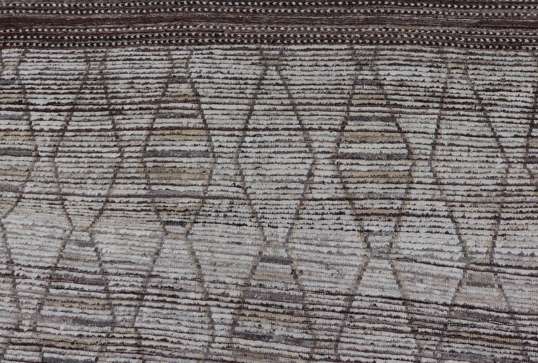Moderner handgeknüpfter Teppich aus Wolle mit subgeometrischem Diamantdesign in Erdtönen, Moderne (Afghanisch) im Angebot
