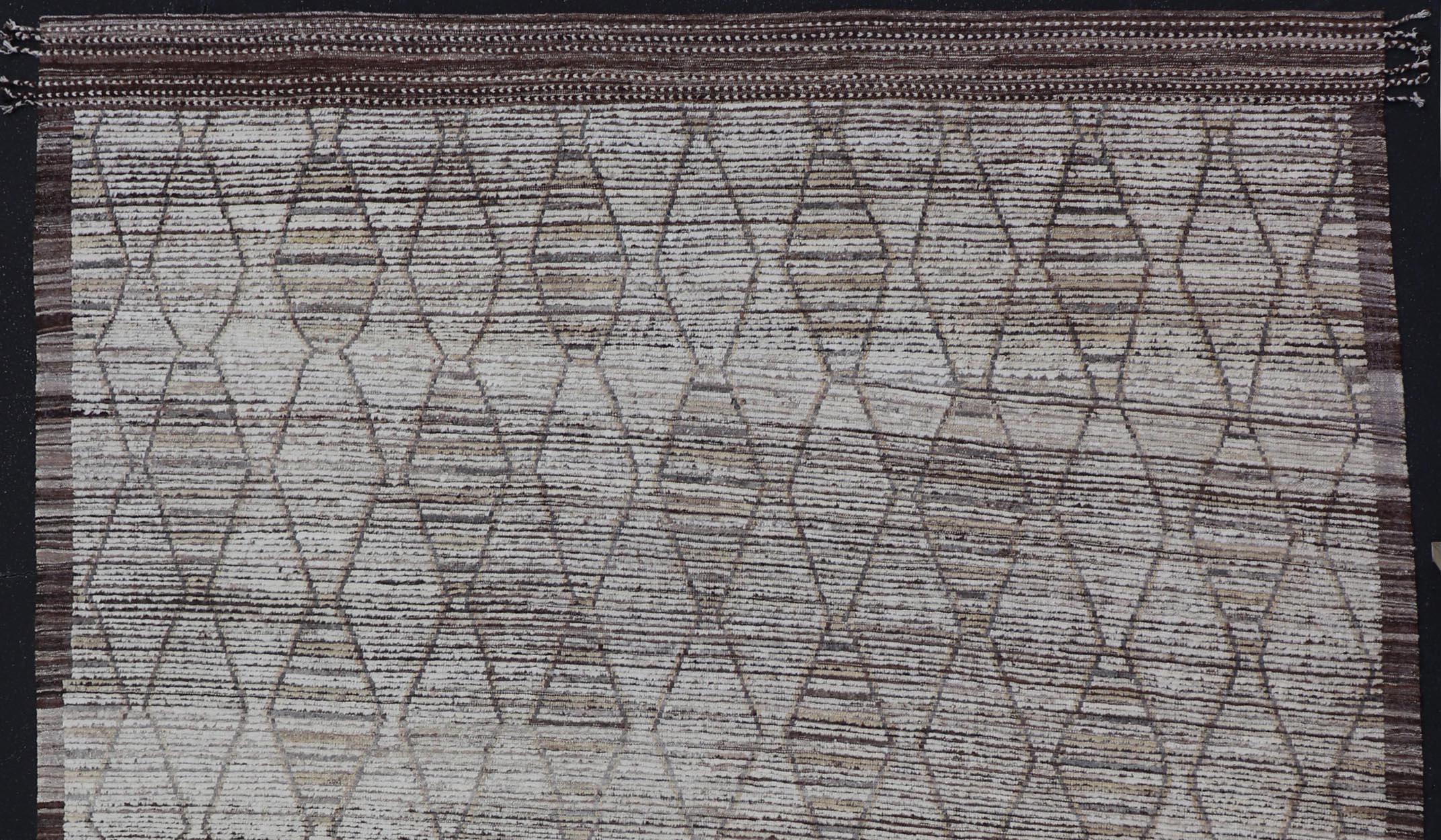 Modern Hand-Knotted Rug in Wool with Sub-Geometric Diamond Design in Earth Tones For Sale 4