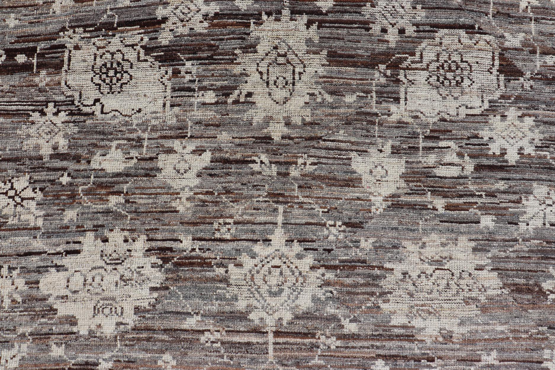 Moderner Teppich aus Wolle mit subgeometrischem, floralem Oushak-Design von Keivan Woven Arts  im Angebot 4