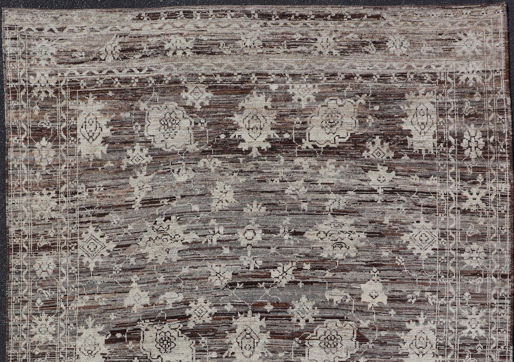 Contemporary Modern Hand-Knotted Rug in Wool with Sub-Geometric Floral Oushak Design For Sale