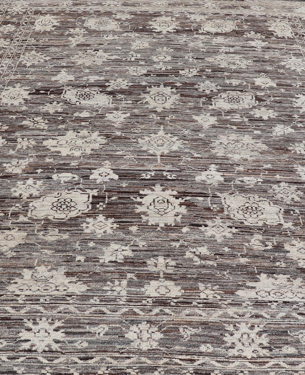 Modern Rug in Wool with Sub-Geometric Floral Oushak Design by Keivan Woven Arts  For Sale 2