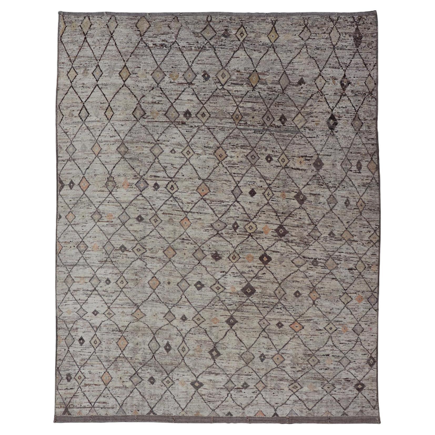 Modern Hand-Knotted Rug in Wool with Sub-Geometric Interlocked Diamond Design