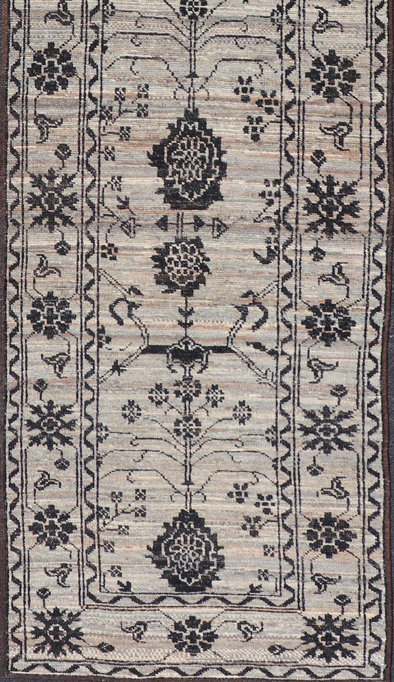 Modern Hand-Knotted Rug in Wool with Sub-Geometric Oushak Design in Earthy Tones For Sale 1