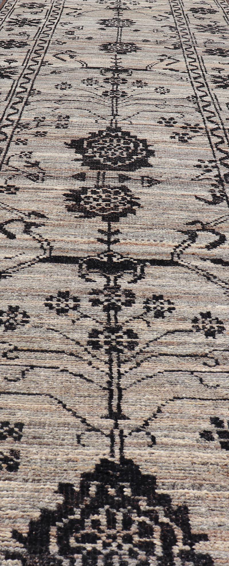 Modern Hand-Knotted Rug in Wool with Sub-Geometric Oushak Design in Earthy Tones For Sale 3
