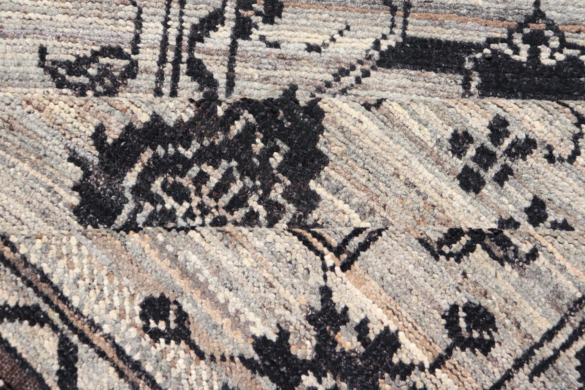 Modern Hand-Knotted Rug in Wool with Sub-Geometric Oushak Design in Earthy Tones For Sale 4