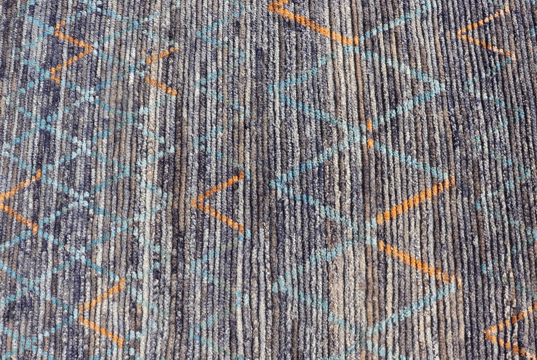 Tappeto moderno annodato a mano con design geometrico marocchino all-over con colore in vendita 2