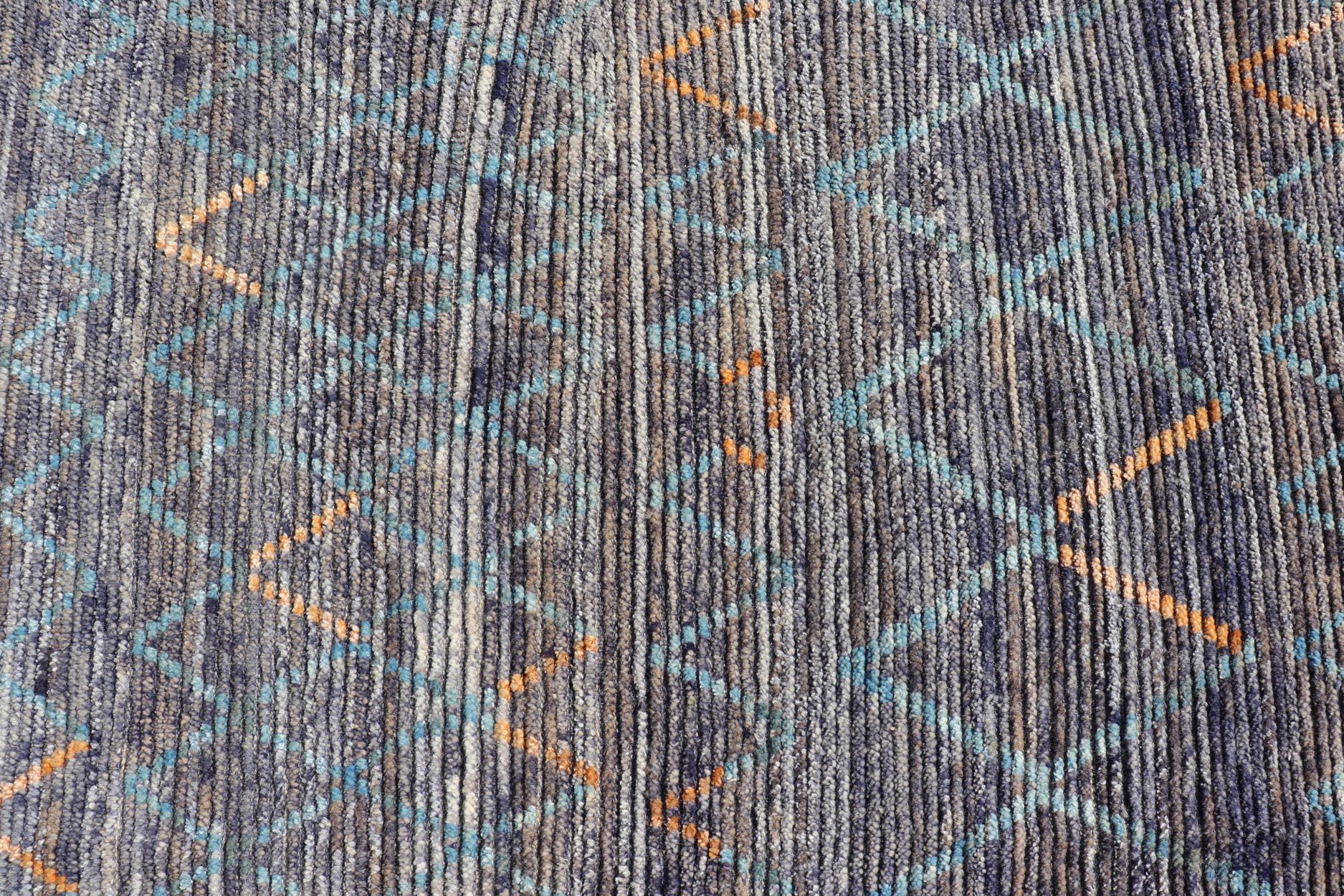 Lana Tappeto moderno annodato a mano con design geometrico marocchino all-over con colore in vendita