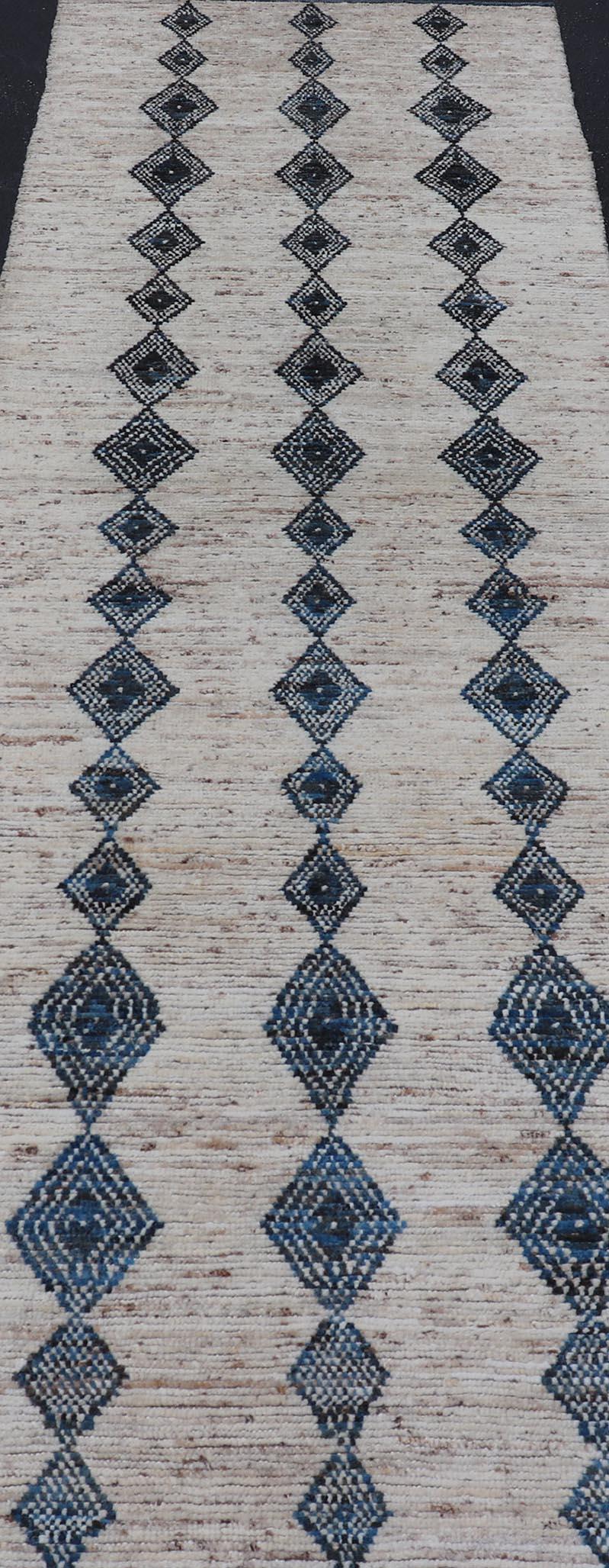 Modern Hand-Knotted Runner in Wool with Diamond Design in Blue and Ivory In New Condition For Sale In Atlanta, GA