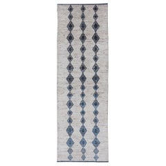 Moderner handgeknüpfter Läufer aus Wolle mit Diamant-Design in Blau und Elfenbein