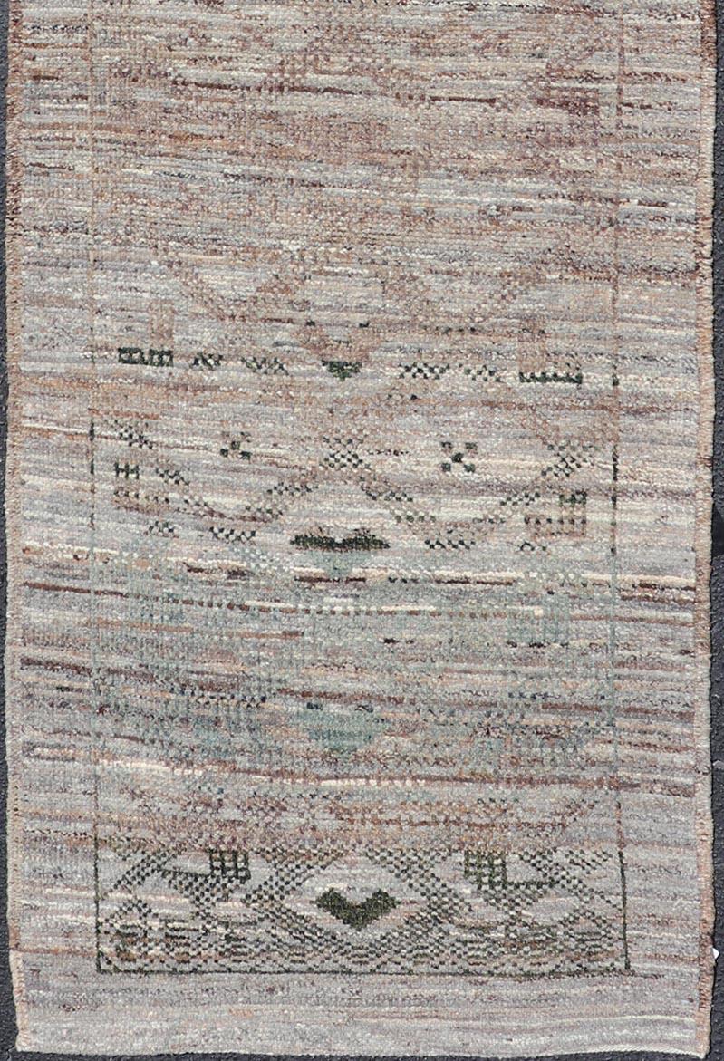 Modern Hand-Knotted Runner in Wool with Diamond Design in Neutral Tones In Excellent Condition For Sale In Atlanta, GA