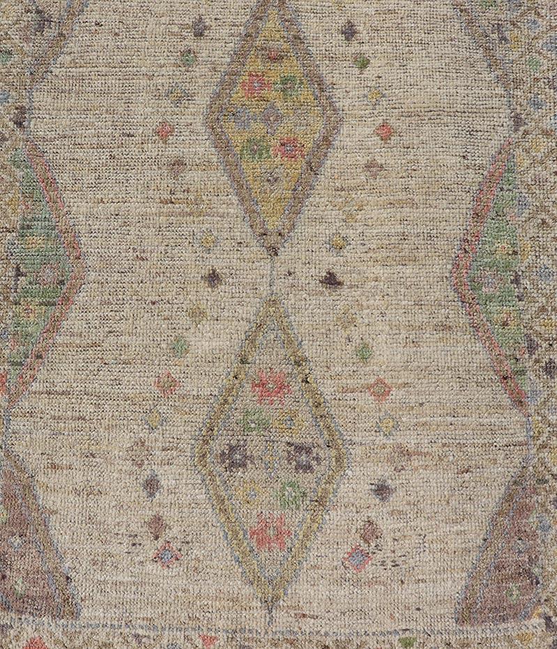 Modern Hand-Knotted Runner with Sub-Geometric Diamond Design in Wool In Excellent Condition For Sale In Atlanta, GA