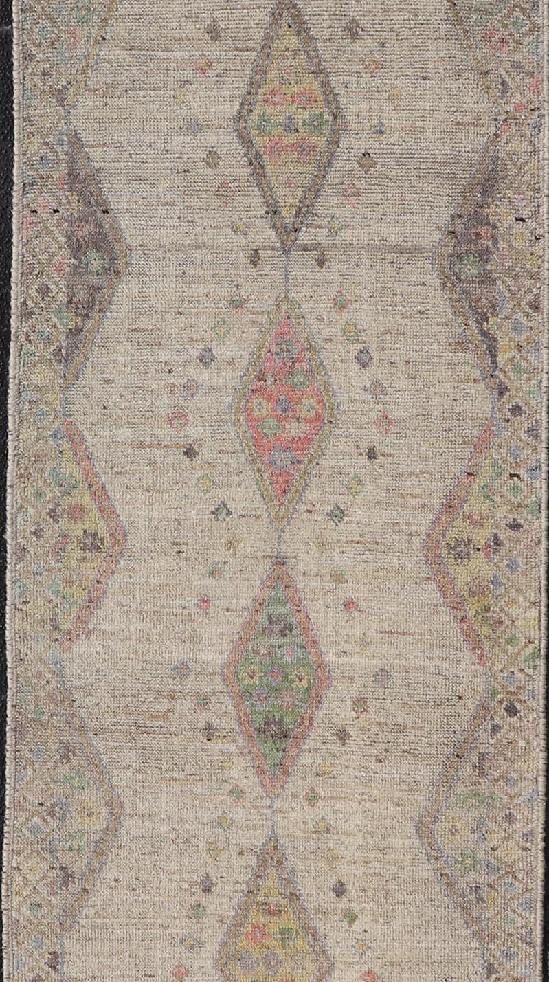 Modern Hand-Knotted Runner with Sub-Geometric Diamond Design in Wool For Sale 1