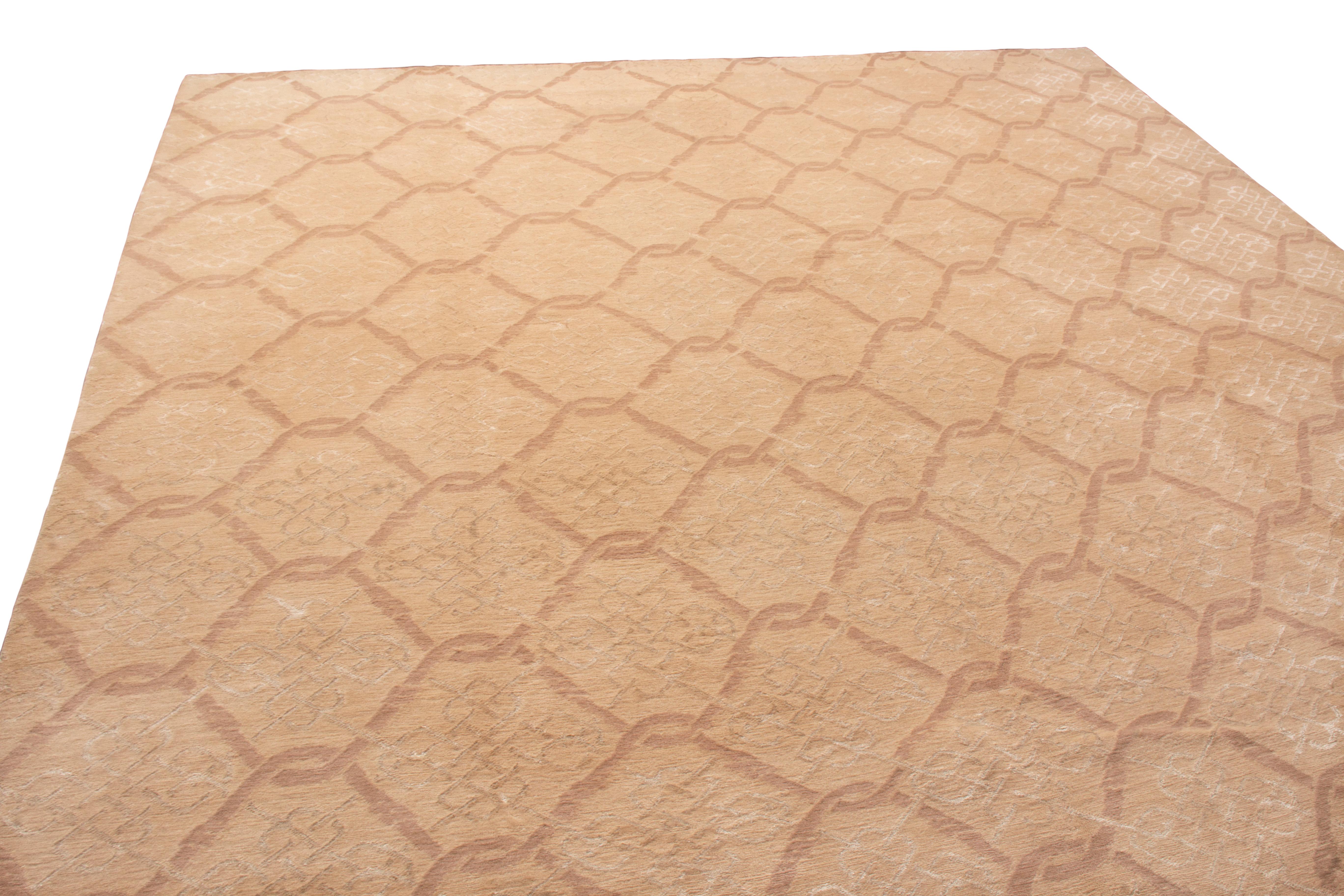 Originaire du Népal, ce tapis moderne en laine de transition présente un motif répétitif distingué, rarement vu dans les pièces plus récentes. Noués à la main dans une laine de haute qualité, les carreaux imbriqués de couleur beige et brune