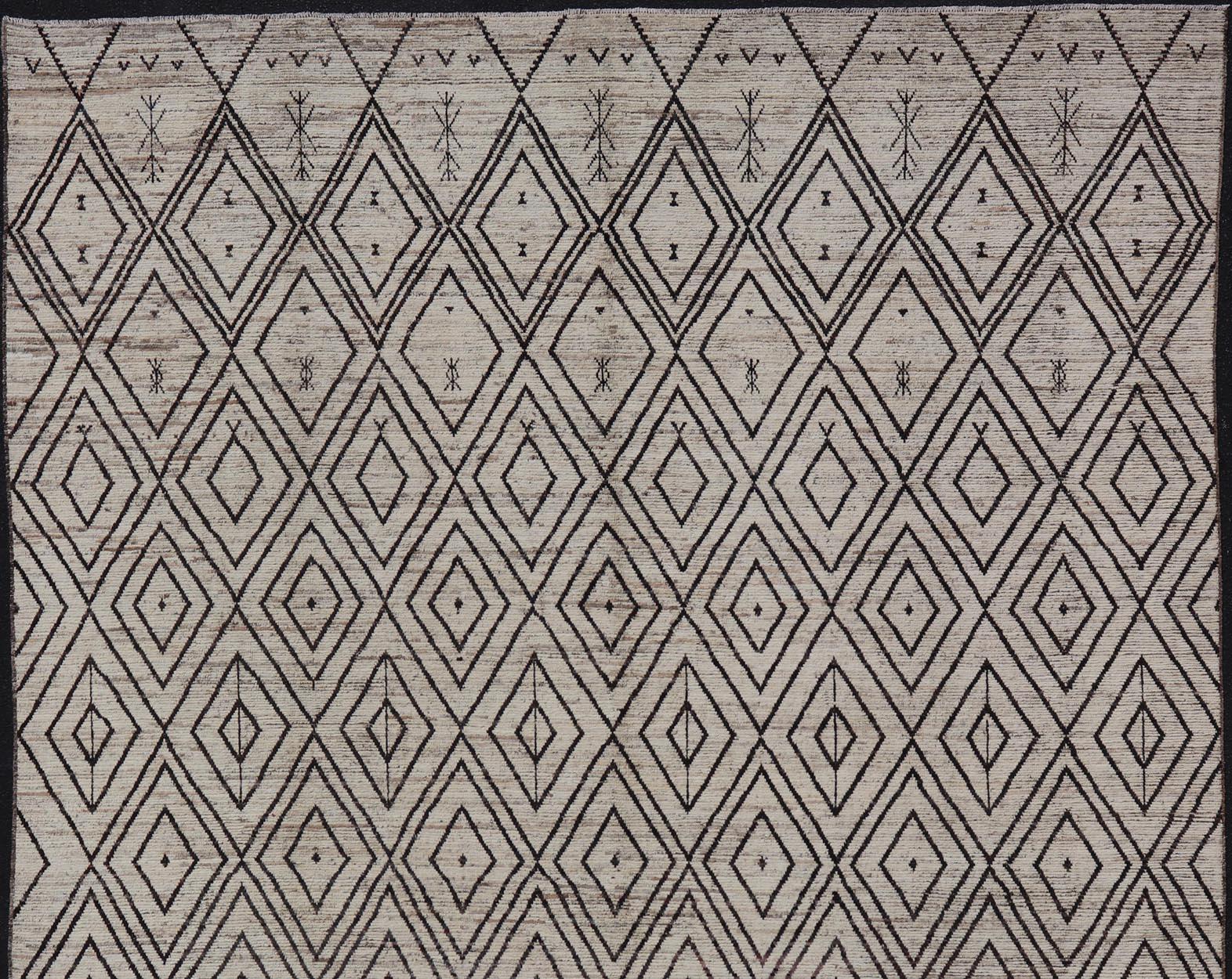  Tribal Moroccan Modern Rug in Wool with Geometric Diamond Design  For Sale 5