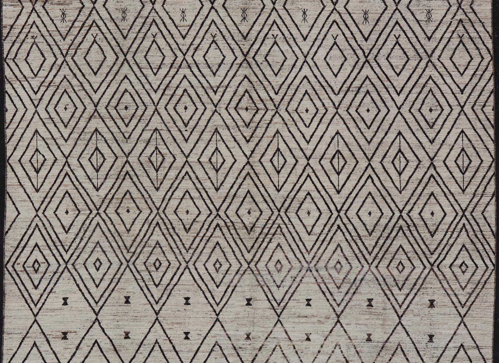  Tribal Moroccan Modern Rug in Wool with Geometric Diamond Design  For Sale 6