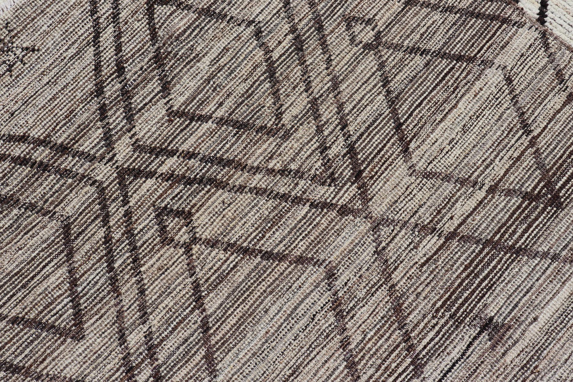  Tribal Moroccan Modern Rug in Wool with Geometric Diamond Design  For Sale 9