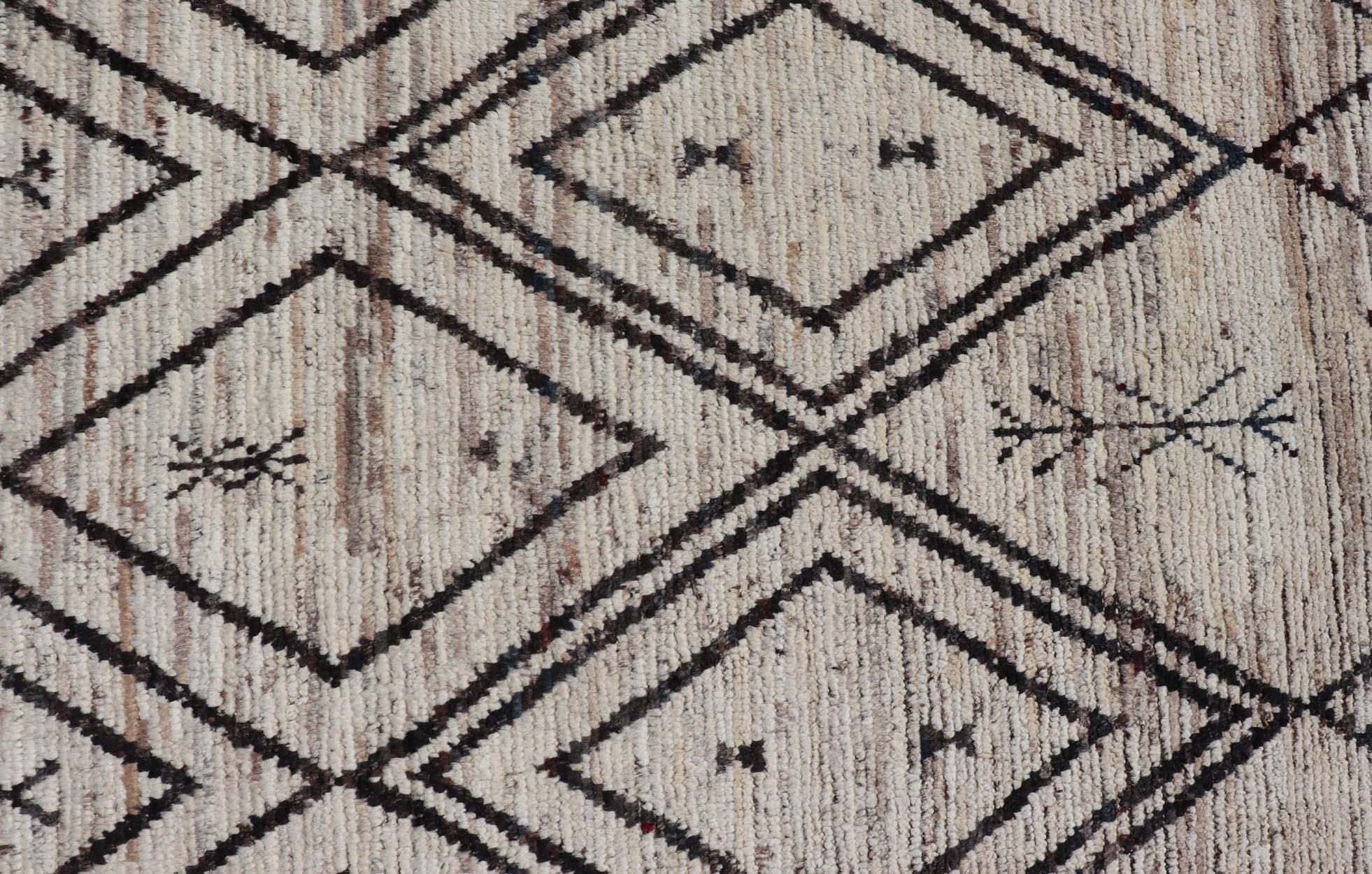 Tribal Moroccan Modern Rug in Wool with Geometric Diamond Design  For Sale 1
