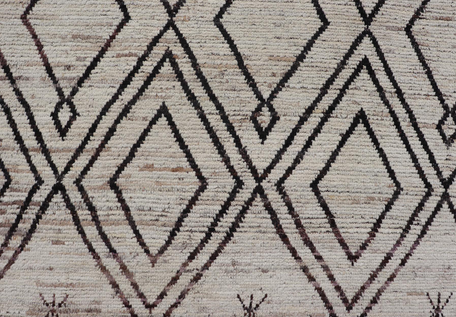  Tribal Moroccan Modern Rug in Wool with Geometric Diamond Design  For Sale 2