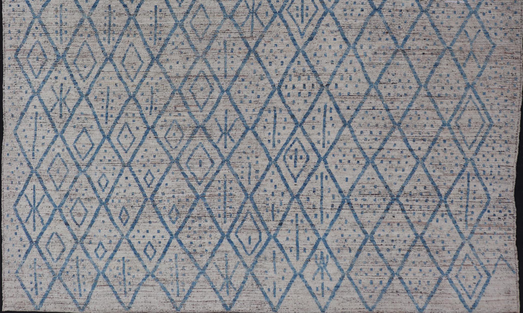 Modern Hand-Knotted Tribal Rug in Wool with Sub-Geometric Design in Blue & Ivory For Sale 3