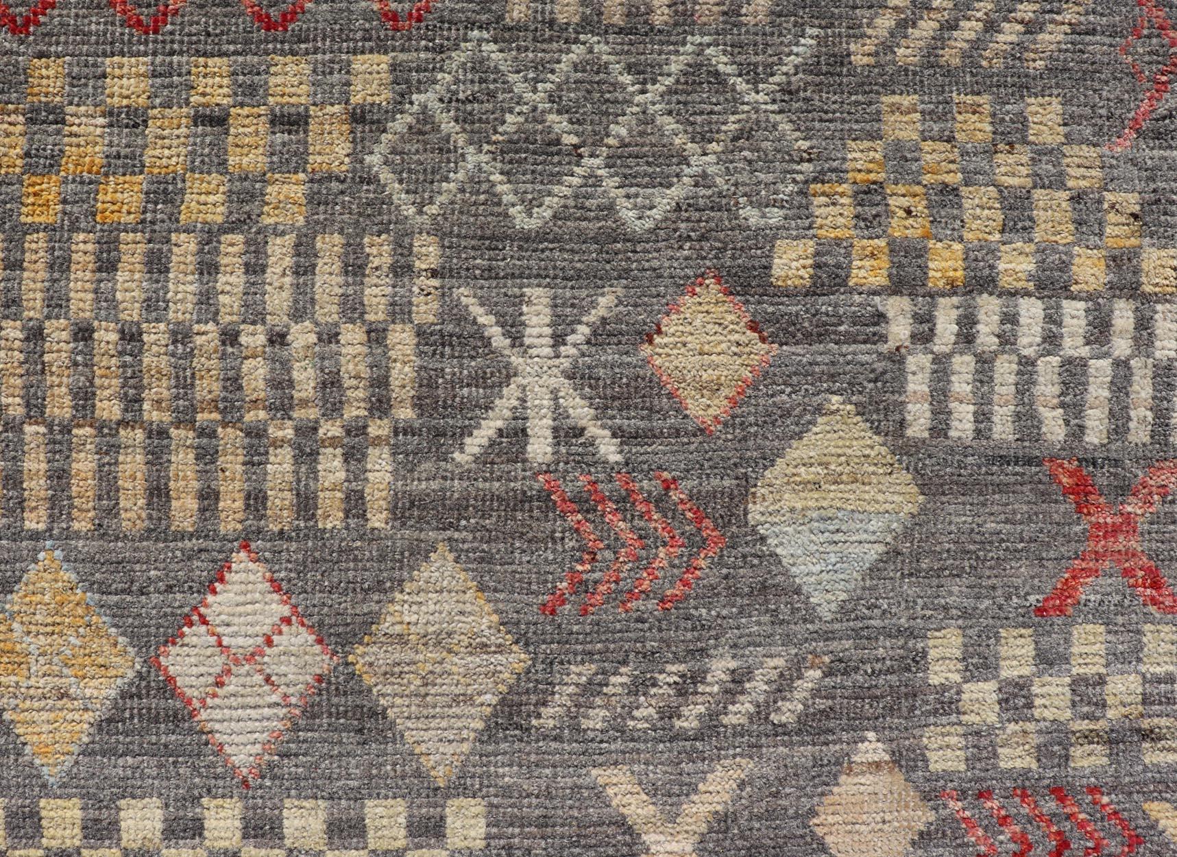 Moderner handgeknüpfter Stammesteppich aus Wolle mit subgeometrischem Design in Multicolor (Afghanisch) im Angebot