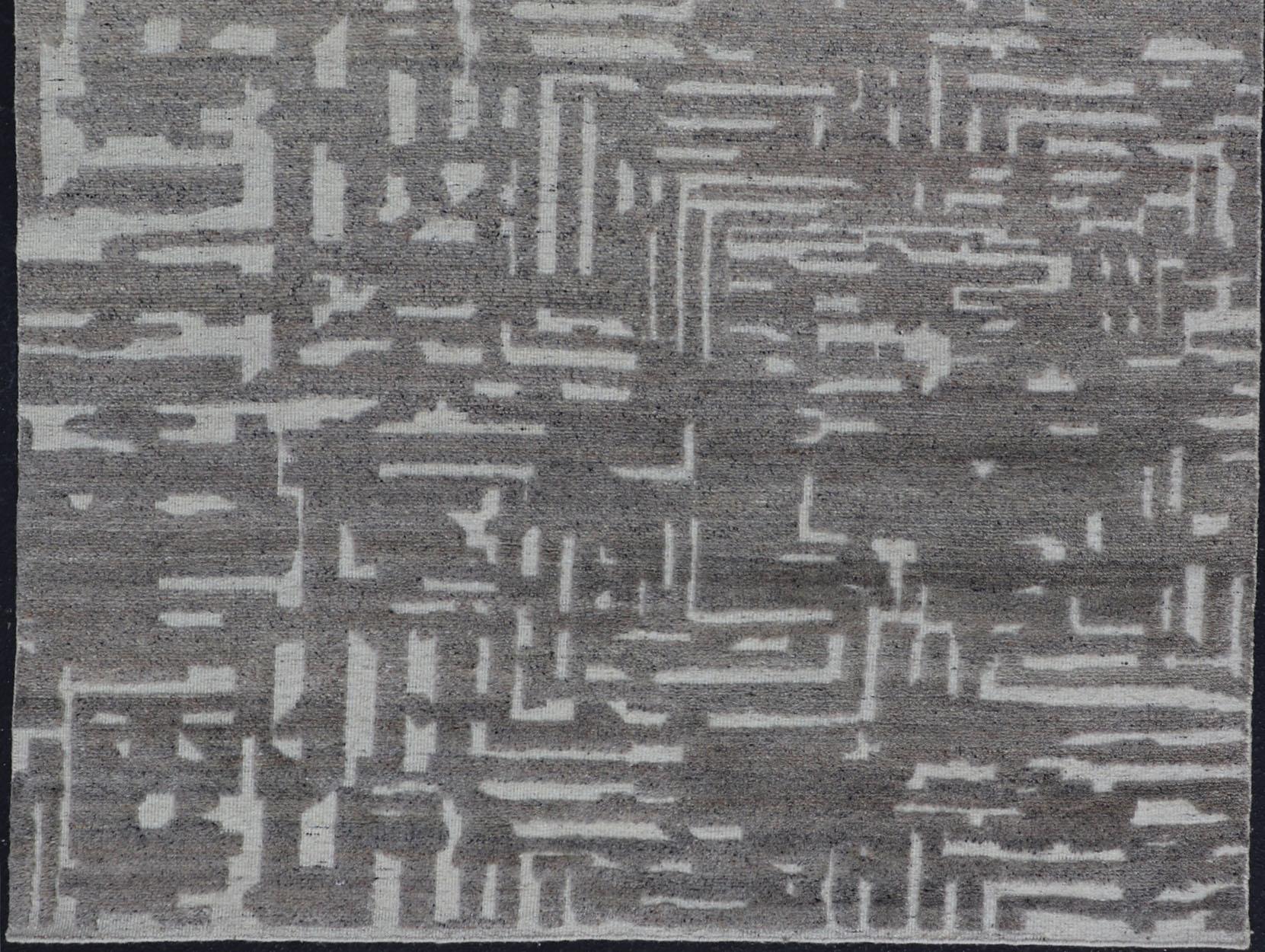 Tapis moderne en laine nouée à la main de couleur crème et gris clair avec motif abstrait Neuf - En vente à Atlanta, GA