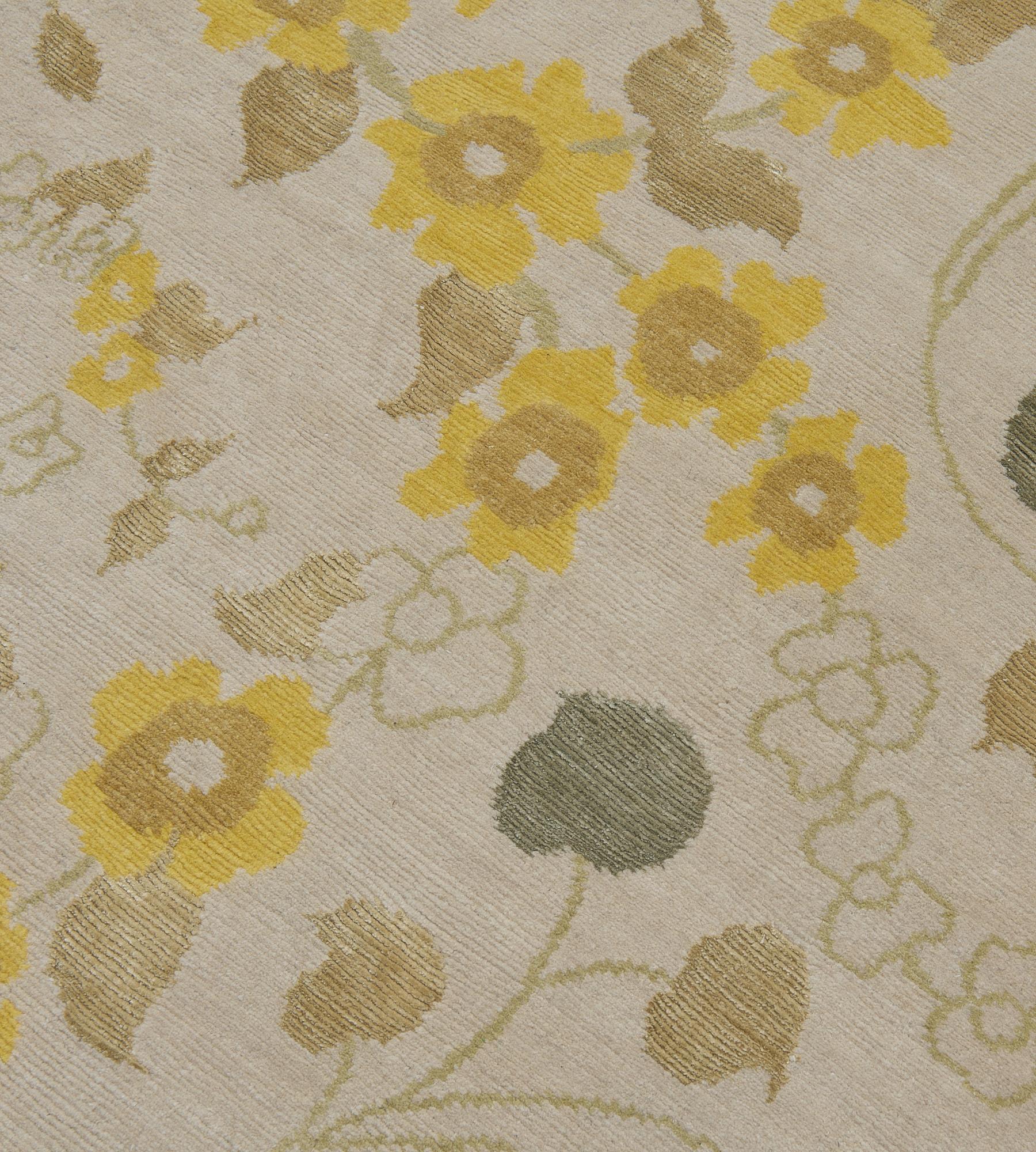 Modern Hand-knotted Wool Floral Rug In New Condition For Sale In West Hollywood, CA
