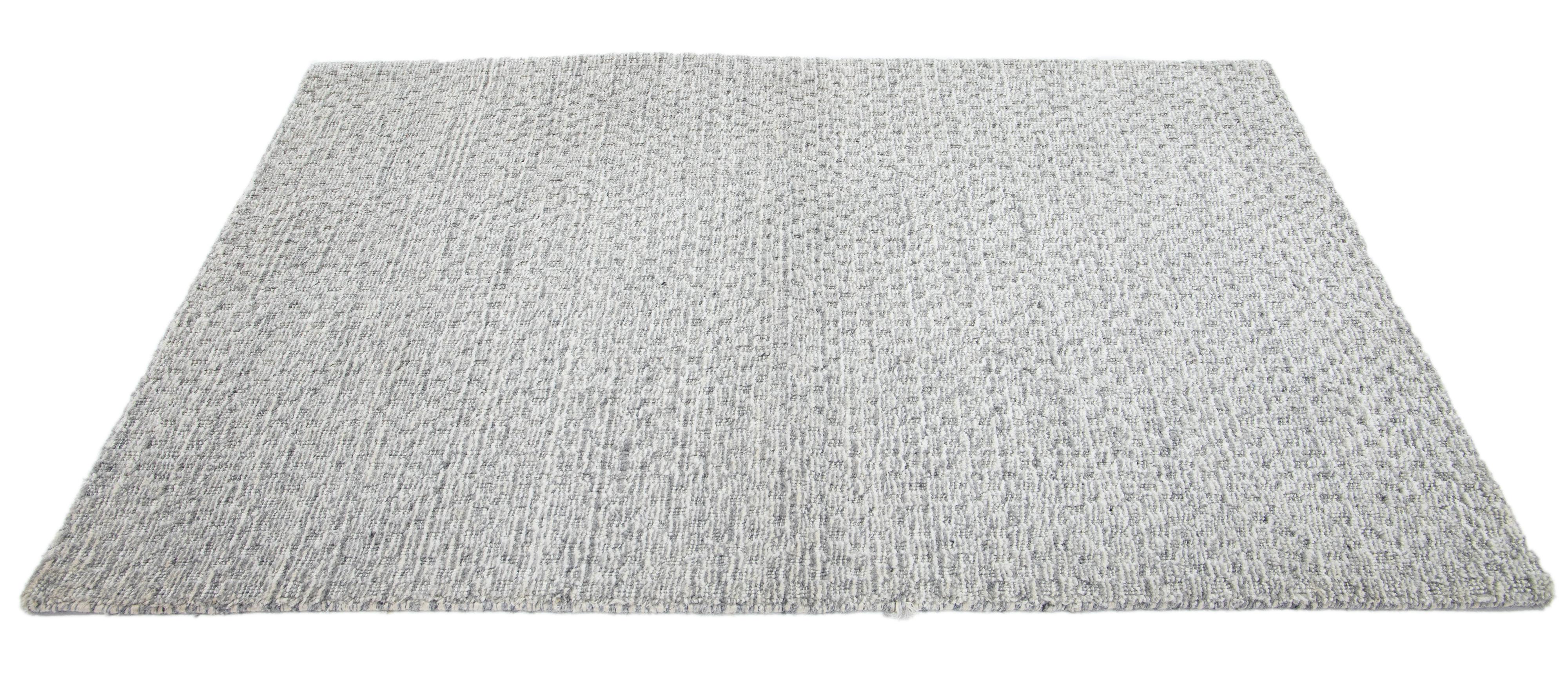 Apadana's Moderner Wollteppich nach Maß. Kundenspezifische Größen und Farben auf Bestellung. 

MATERIAL: Wolle
Techniken: Hand-Loom
Stil: Modern
Vorlaufzeit: Ca. 15-16 Wochen verfügbar 
Farben: Wie abgebildet, andere individuelle Farben sind