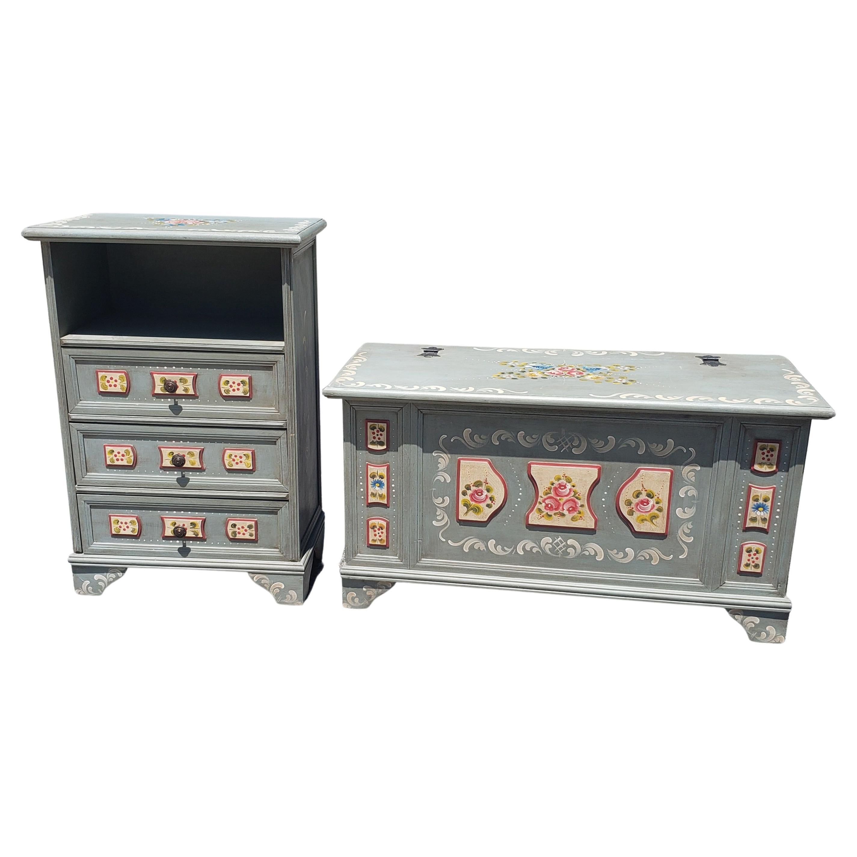 Cómoda moderna de pino pintada a mano con cajón lateral en venta 4
