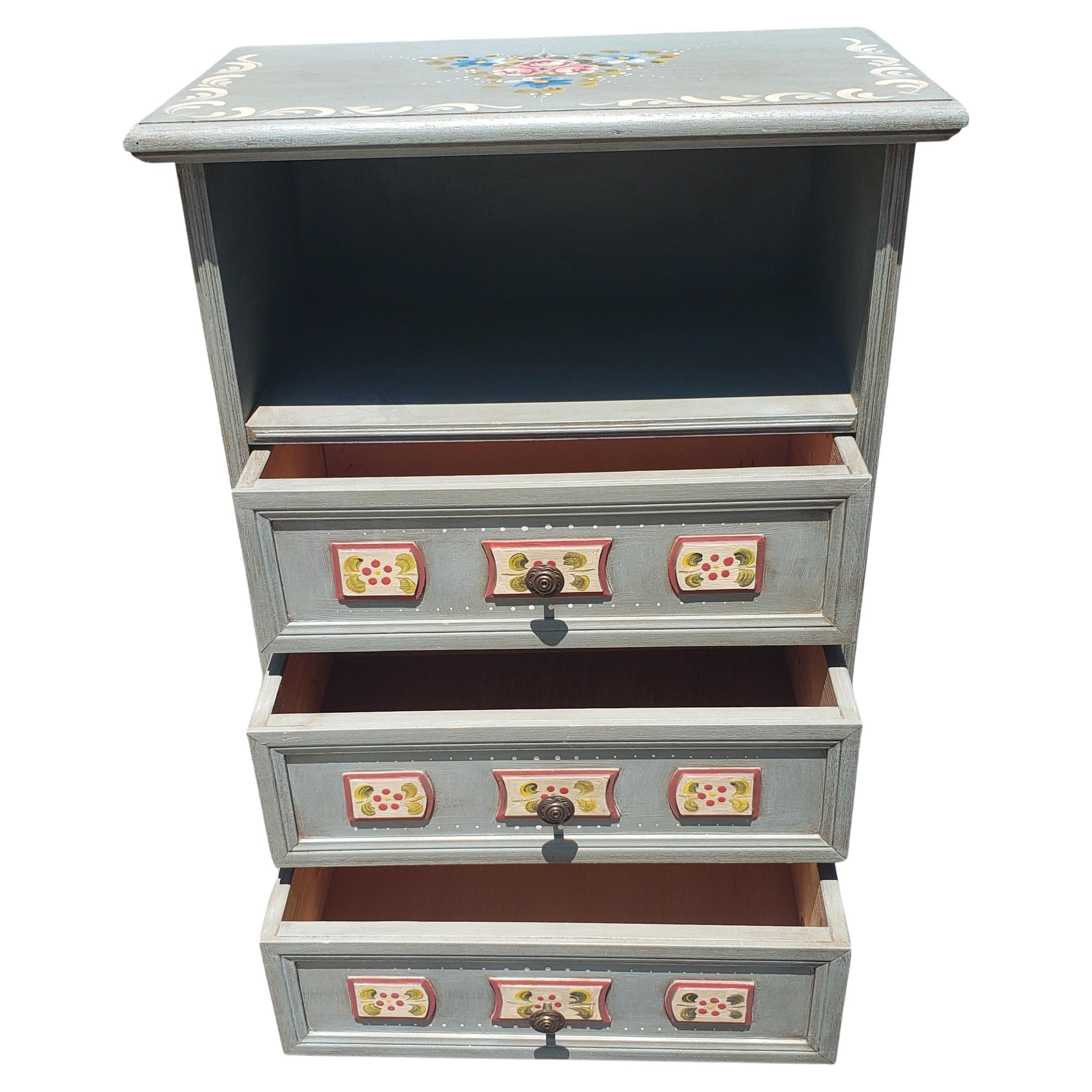 Modern Hand-Painted Pine Blanket Chest with Side Drawer Cabinet For Sale 6