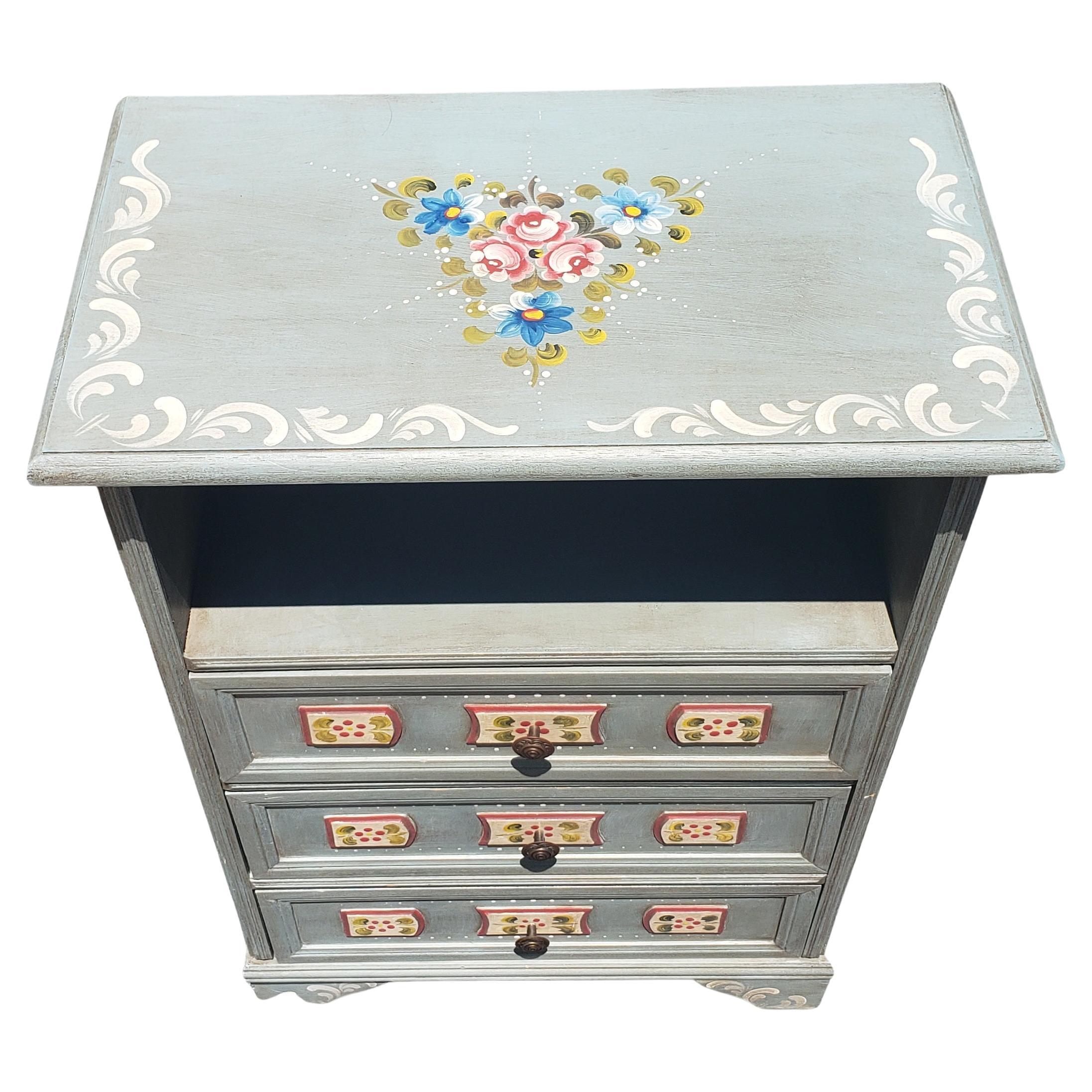 Modern Hand-Painted Pine Blanket Chest with Side Drawer Cabinet In Good Condition For Sale In Germantown, MD