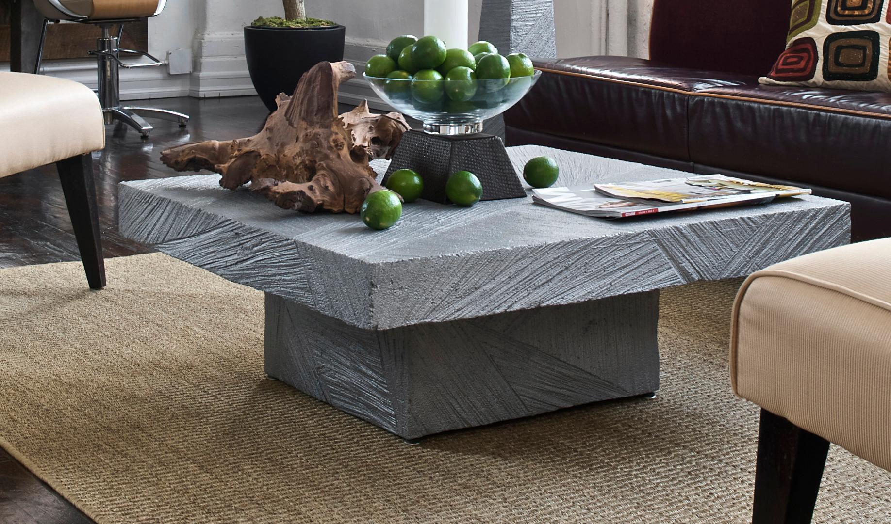 XXIe siècle et contemporain Table moderne sculptée à la main en aluminium coulé gris argenté en vente