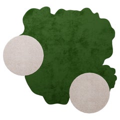 Tapis moderne de forme ronde irrégulière tufté à la main de style Memphis vert et nude