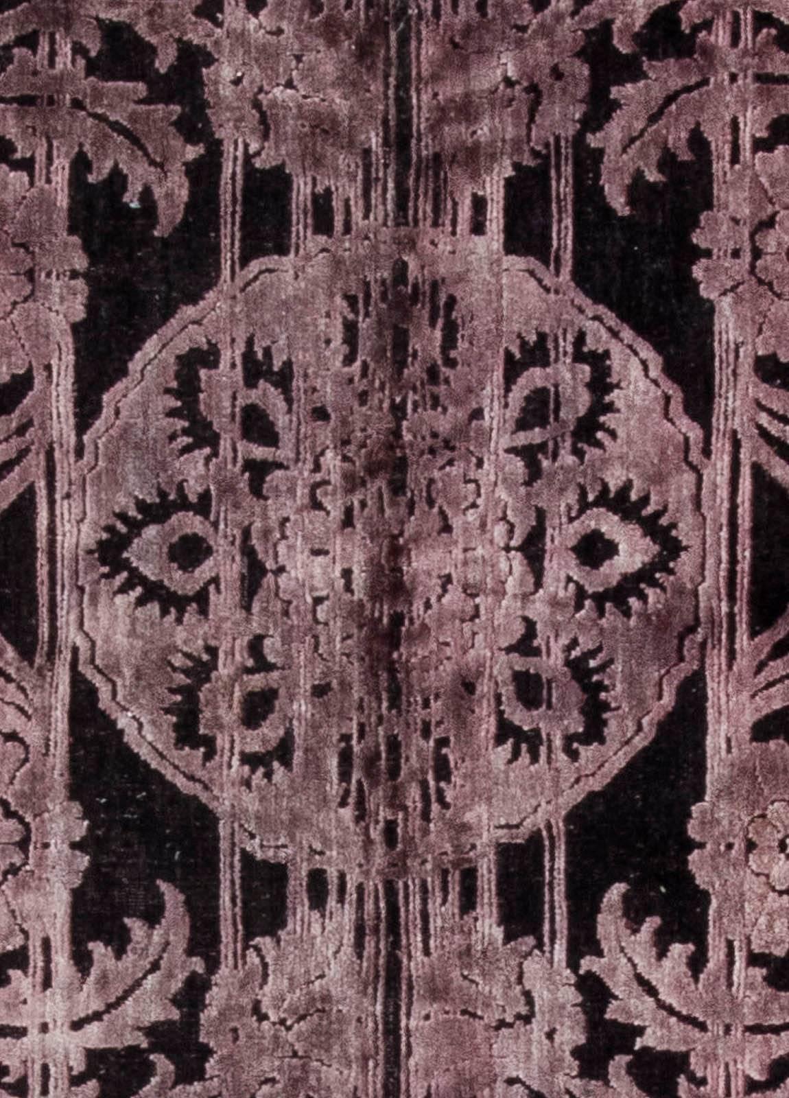 Tapis moderne en laine indienne pourpre tufté à la main par Doris Leslie Blau.
Taille : 7'4