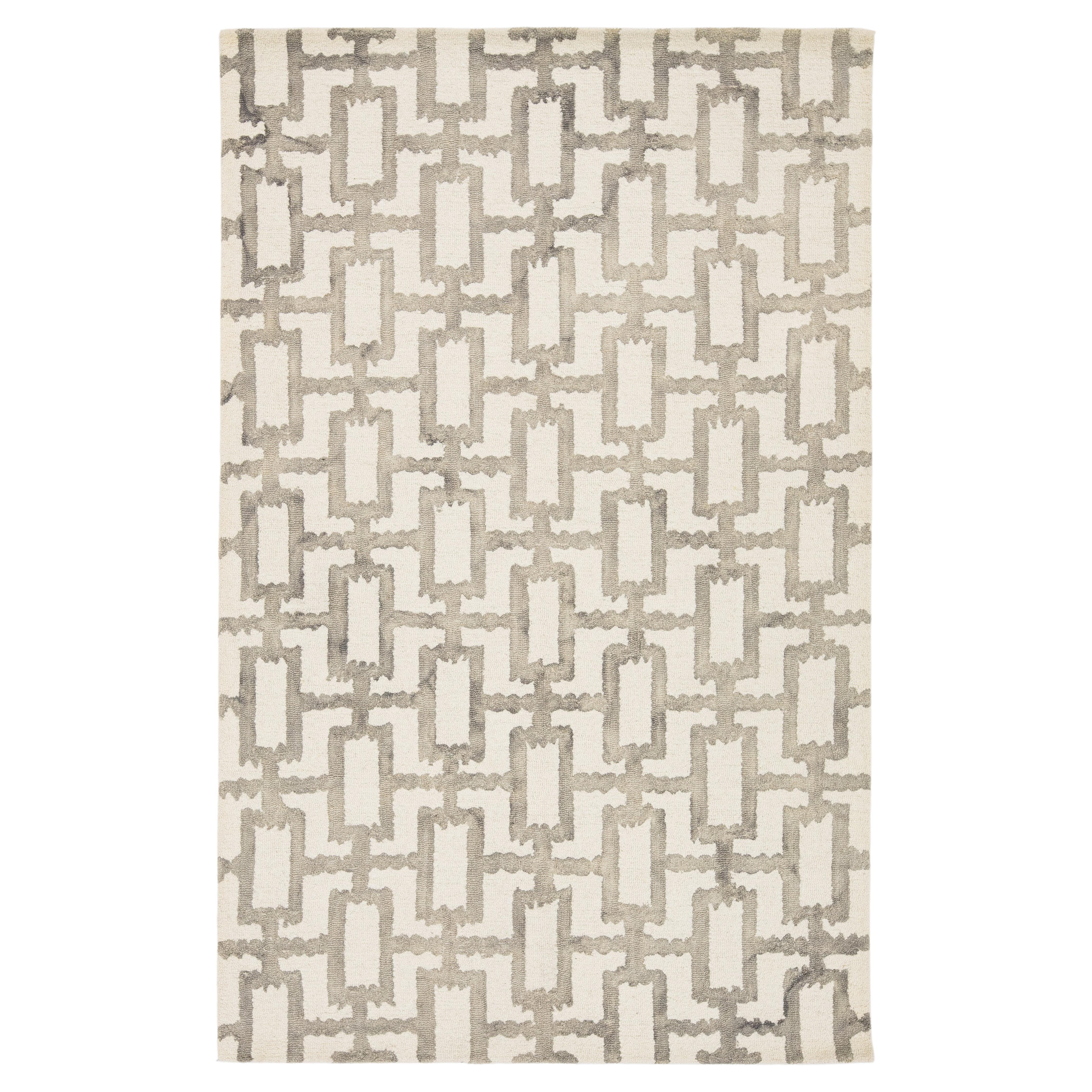 Modern Hand-Tufted Wool Rug with Contemporary Geometric Trellis Pattern in Ivory For Sale